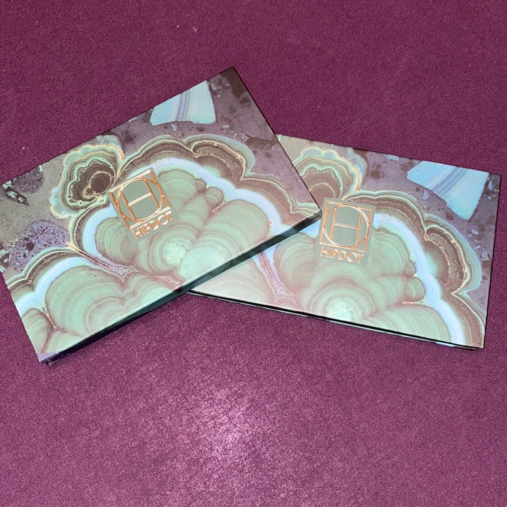 Hipdot Eyeshadow Palette